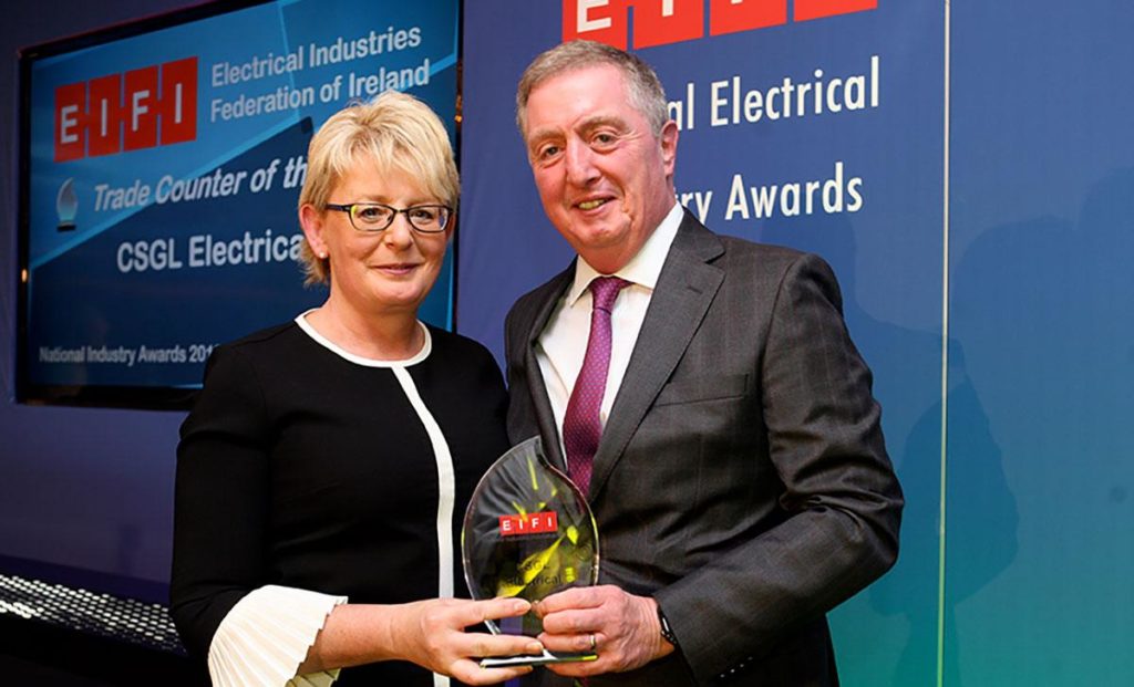 Caroline O'Connor from CSGL Electrical receives the Trade Counter of the Year award 2019 from Ciaran O'Reilly of ATC